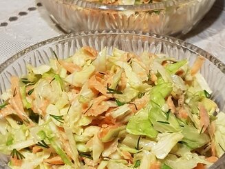 Салат из белокочанной капусты с сельдереем