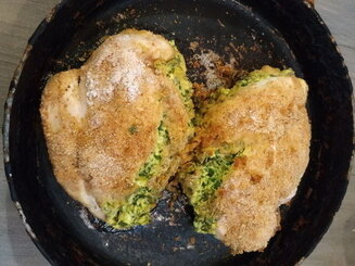 Куриное филе с творогом и зеленью