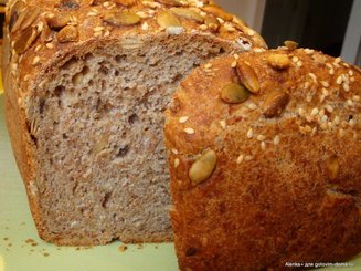 Хлеб с творогом и тыквенными семечками на ржаной закваске