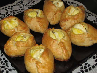 Открытые пирожки с сыром и зеленью