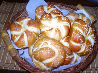 Немецкие булочки с секретом (Laugenbrötchen)