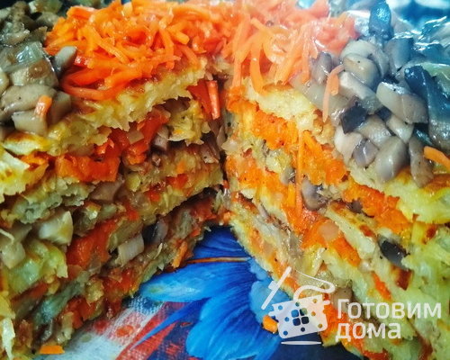 Картофельный торт с грибами и морковью