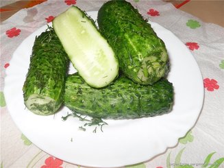 Солёные огурцы в пакете (экспресс-вариант, сухой посол)