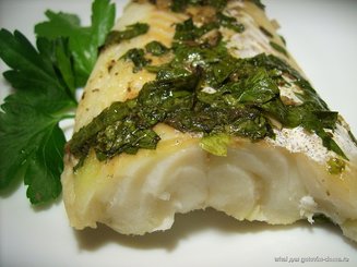 Запеченное рыбное филе с чесноком, петрушкой и орегано