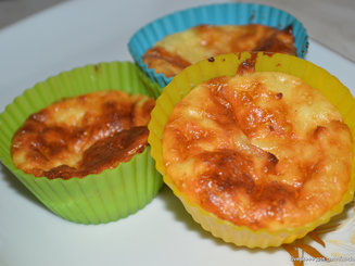 Сырники с начинкой из яблок и изюма