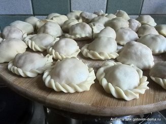 Универсальное тесто для вареников, пельменей, поз, чебуреков