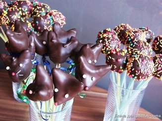 Пирожное на палочках cake-pops