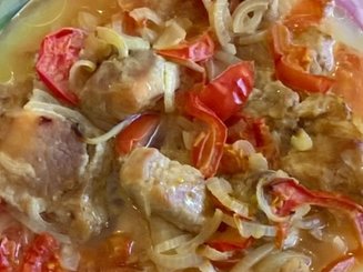 Свинина в чайном маринаде с томатно-луковым соусом
