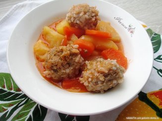 Юварлакя коккинисто (тефтели в соусе)