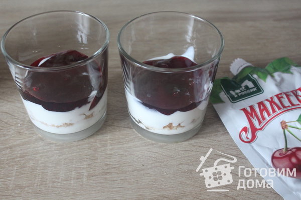 Йогуртовый десерт с вишневым джемом фото к рецепту 2