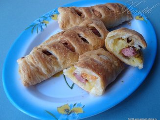 "Вкусняшки" сосиски в тесте с картошкой и сыром