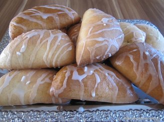 Творожные пирожки с яблоками и изюмом