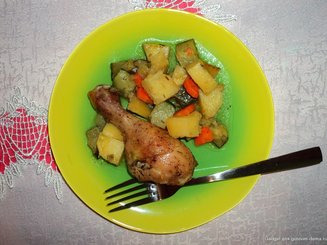 Курица с овощами, запечённая в духовке