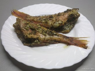 Запеченное рыбное филе с чесноком, петрушкой и орегано
