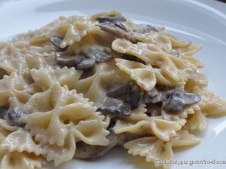Фарфалле с шампиньонами