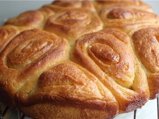 Сахарные булочки с медовой глазурью "Roulé au miel"