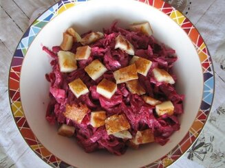 Салат из свеклы с жареным сыром