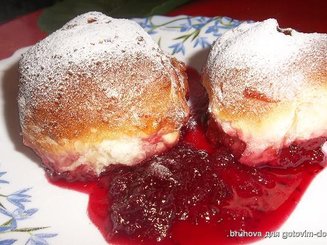 Бухтельн (Buchteln) на малиновом конфитюре