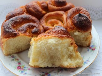 Сахарные булочки с медовой глазурью "Roulé au miel"