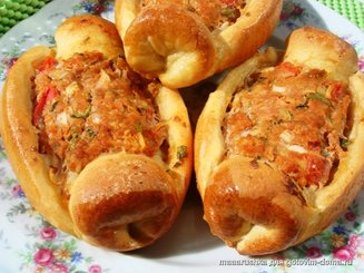 Пиде (турецкие лепешки) с фаршем, фетой и помидорами