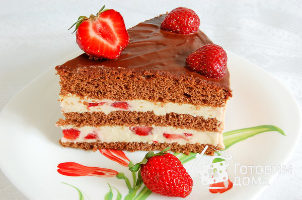 Шоколадный торт с творожным кремом и клубникой фото к рецепту 7