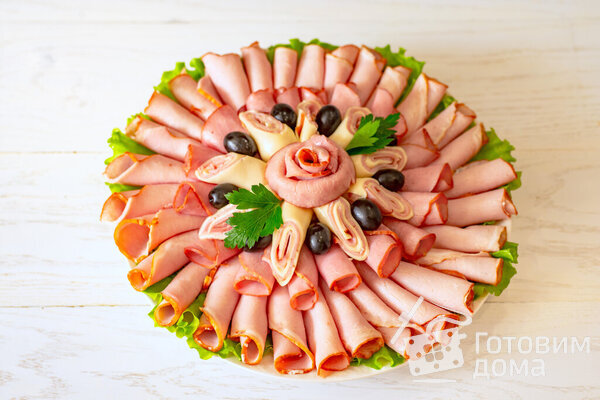 Мясная нарезка на праздничный стол фото к рецепту 8