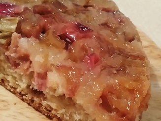 Пирог-перевертыш с ревенем и кардамоном