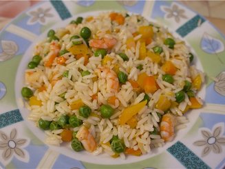 Рис с креветками и зеленым горошком