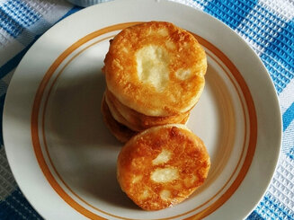 Идеальные сырники с манкой (всегда держат форму)