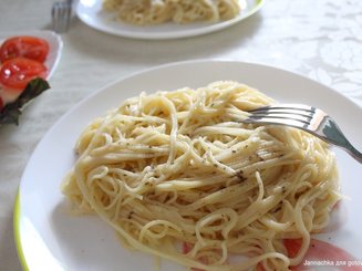 Spaghetti cacio e pepe - Спагетти с сыром и чёрным перцем