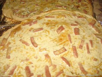 Фламмкухен из Эльзасса - пирог с луком, беконом и сыром