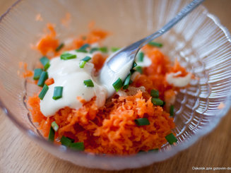 Салат из моркови с чесноком