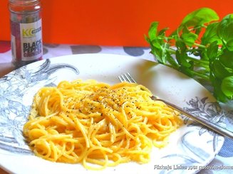 Spaghetti cacio e pepe - Спагетти с сыром и чёрным перцем