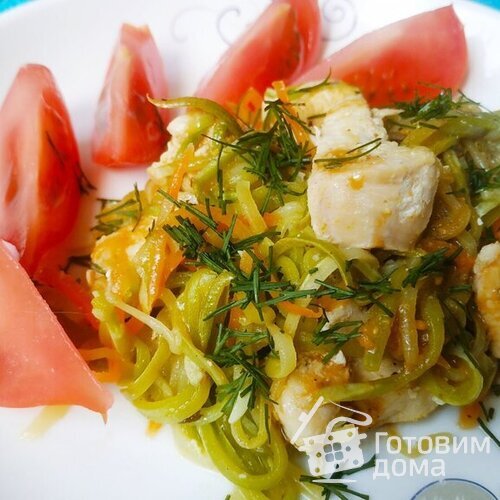 Кабачковая лапша с курицей в сметане