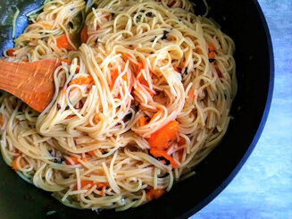 One Pan Pasta (паста и соус в одной сковороде)