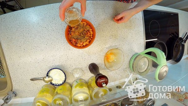 Пирог с сосисками, беконом и фасолью фото к рецепту 12