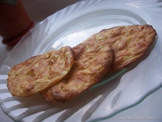 Кабачково-сырные оладьи, запечённые в духовке