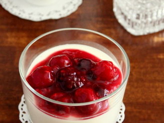 " Panna Cotta " с ягодным соусом