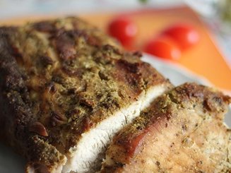 Свиная корейка, запеченная в духовке, с красным соусом