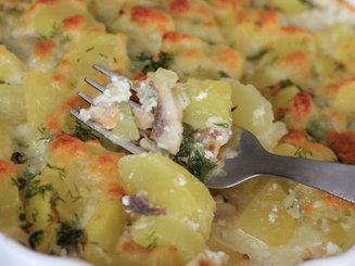 Запеченный картофель с селедкой
