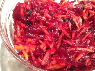Свекольно-морковный салат с яблоками