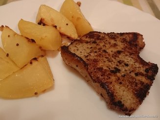 Стейк из свиной корейки в пряном маринаде