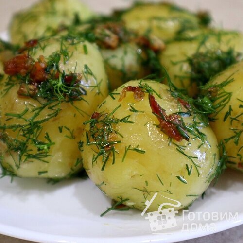 Молодой картофель с зажаркой и укропом