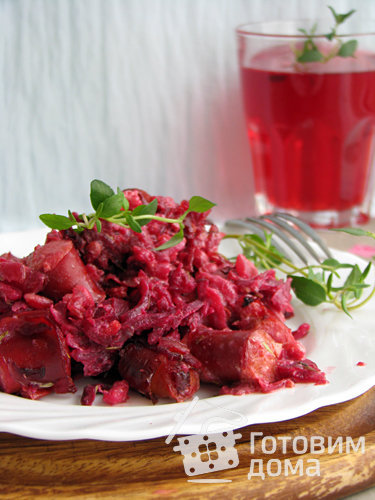 Перлово-свекольная запеканка с колбасками гриль