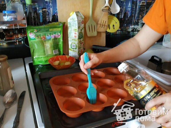 маффины с колбасой и сыром рецепт в домашних условиях. f7906748e44d4b0702628d5e57f70ac9 m. маффины с колбасой и сыром рецепт в домашних условиях фото. маффины с колбасой и сыром рецепт в домашних условиях-f7906748e44d4b0702628d5e57f70ac9 m. картинка маффины с колбасой и сыром рецепт в домашних условиях. картинка f7906748e44d4b0702628d5e57f70ac9 m. Включить духовку для предварительного разогрева на 200-220 градусов Цельсия в зависимости от мощности духового шкафа. Режим выпечки лучше всего подойдет типа конвекции или разогрева сверху и снизу. Так маффины пропекутся равномерно со всех сторон и не подгорят.