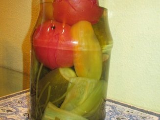 Маринованные огурцы, помидоры, ассорти