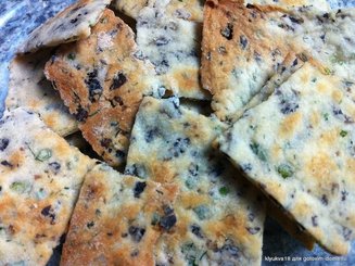 Крекеры с оливками и розмарином