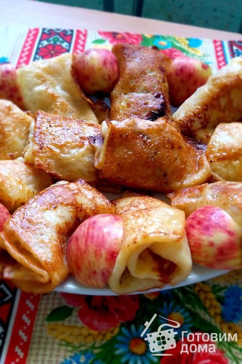 Блинчики на молоке с карамелизированными яблоками