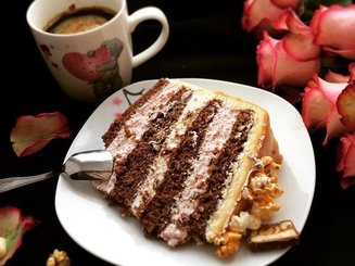   Шоколадный торт с малиновым и лимонным кремом