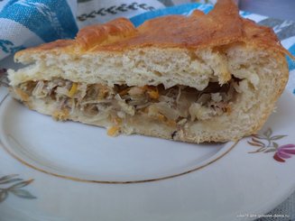 Пирог с квашенной капустой и семгой